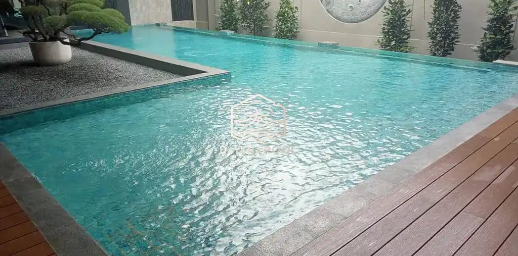 kolam renang over flow cantik dan indah di resort