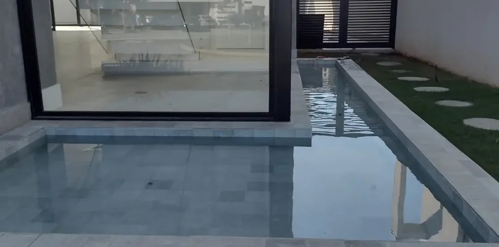 Kolam renang desain mewah dan elegan buatan dayanapool Garut