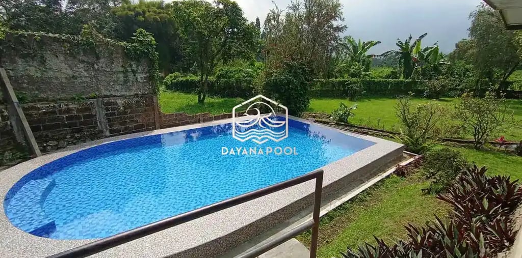 Kolam renang dengan desain minimalis dan fungsuonal di Batang buatan dayanapool
