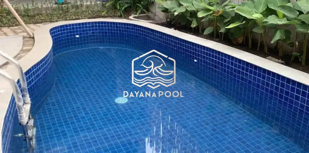 Kolam renang dengan desain minimalis dan fungsuonal di Jakarta Timur buatan dayanapool