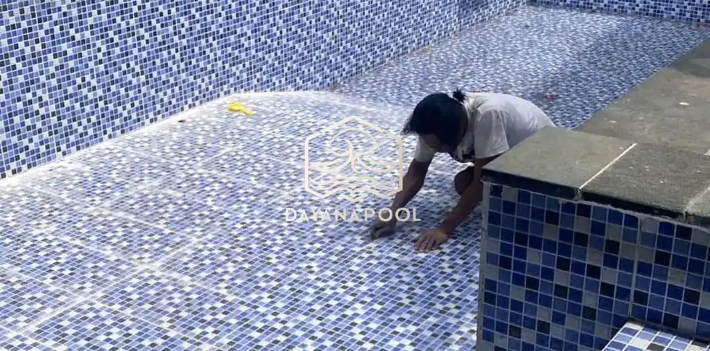 Kontraktor kolam renang profesional di Batang sedang mengerjakan pembuatan kolam renang