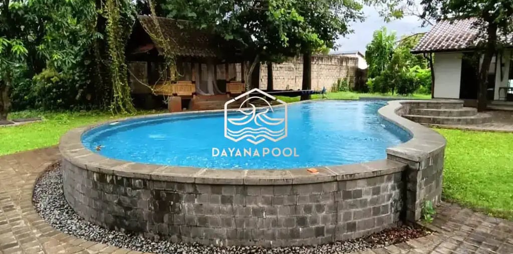 Kolam renang mewah dengan pemandangan pegunungan di bogor