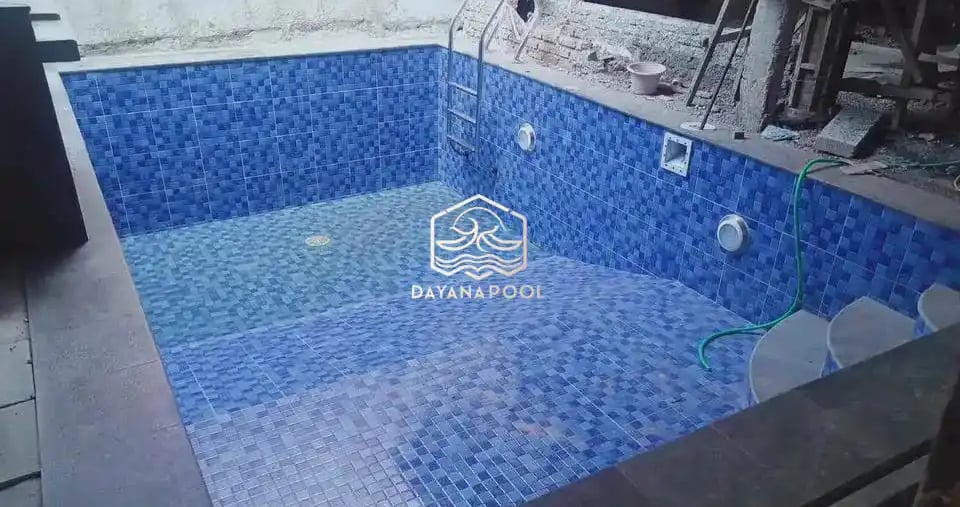 Kolam renang dengan desain minimalis dan fungsuonal di Jakarta Utara buatan dayanapool
