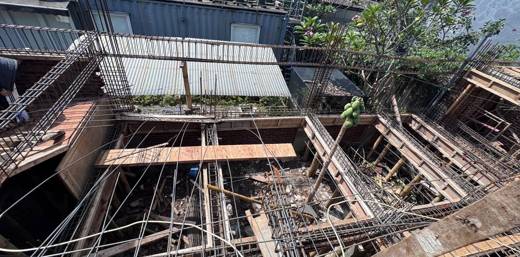 pembautan kolam renang tahap pembesian