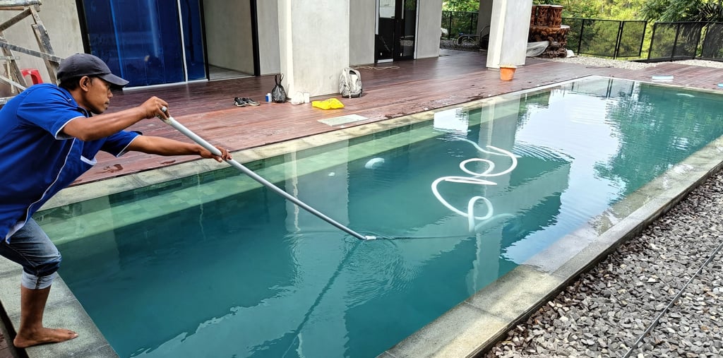 Perawatan kolam renang oleh tim dayanapool