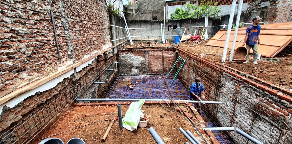 Pembuatan kolam renang oleh tim dayanapool