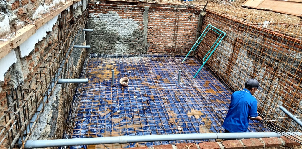 proses pembuatan kolam renang oleh tim dayanapool