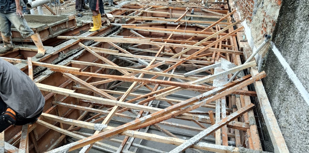 proses pengecoran kolam renang
