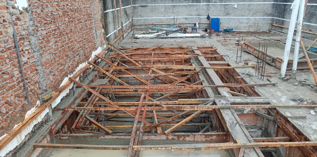 Kontraktor kolam renang profesional di Majalengka sedang mengerjakan pembuatan kolam renang