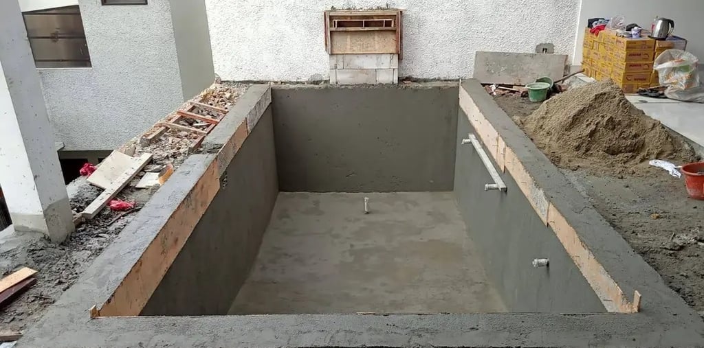 Pembuatan kolam renang tahap pemelesteran oleh dayanapool