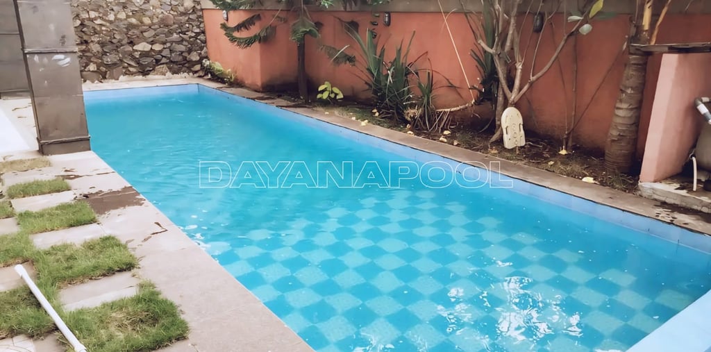 Kolam renang skimmer yang sangat terawat