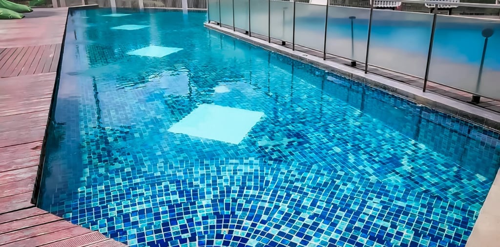 kolam renang dengan desain elegan garapan dayanapool