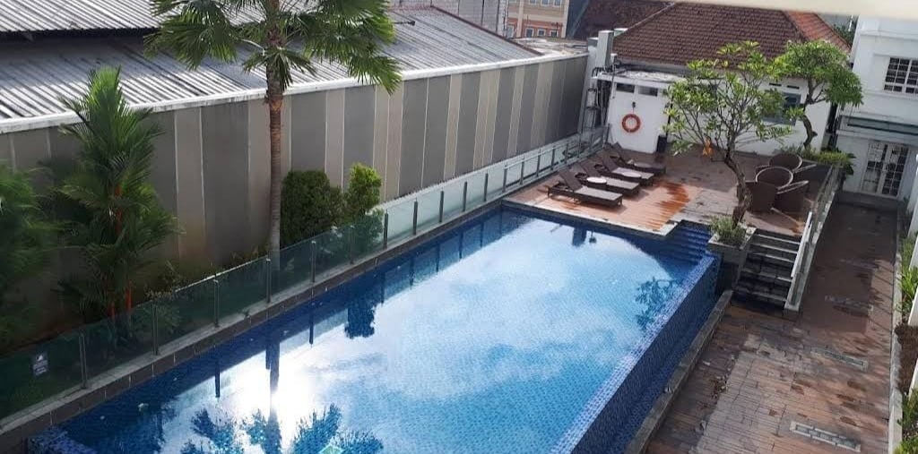 Kolam renang dengan desain minimalis dan fungsuonal di Purwakarta buatan dayanapool