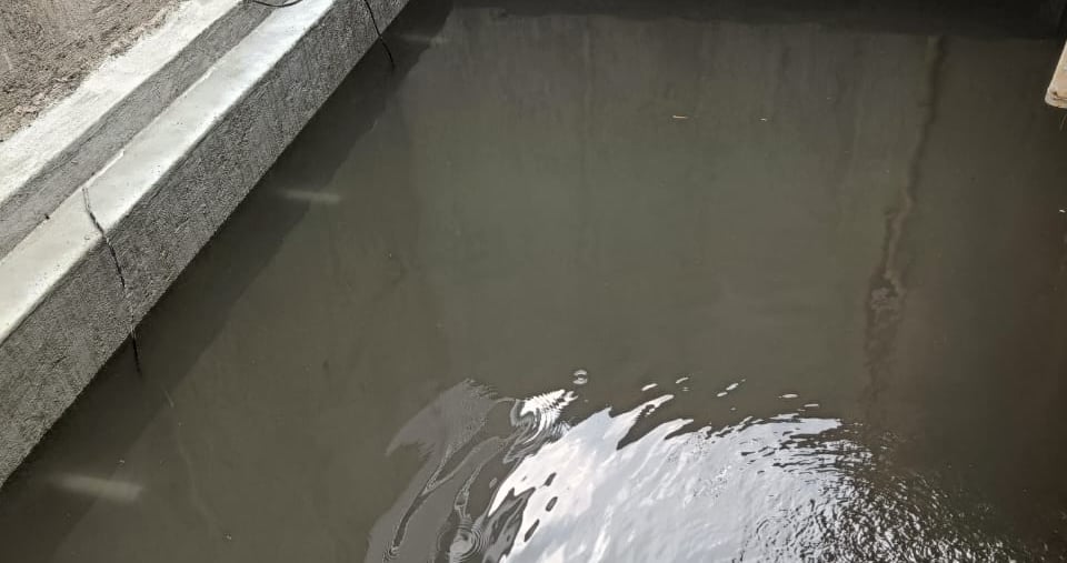 Kontraktor kolam renang profesional di Subang sedang mengerjakan pembuatan kolam renang