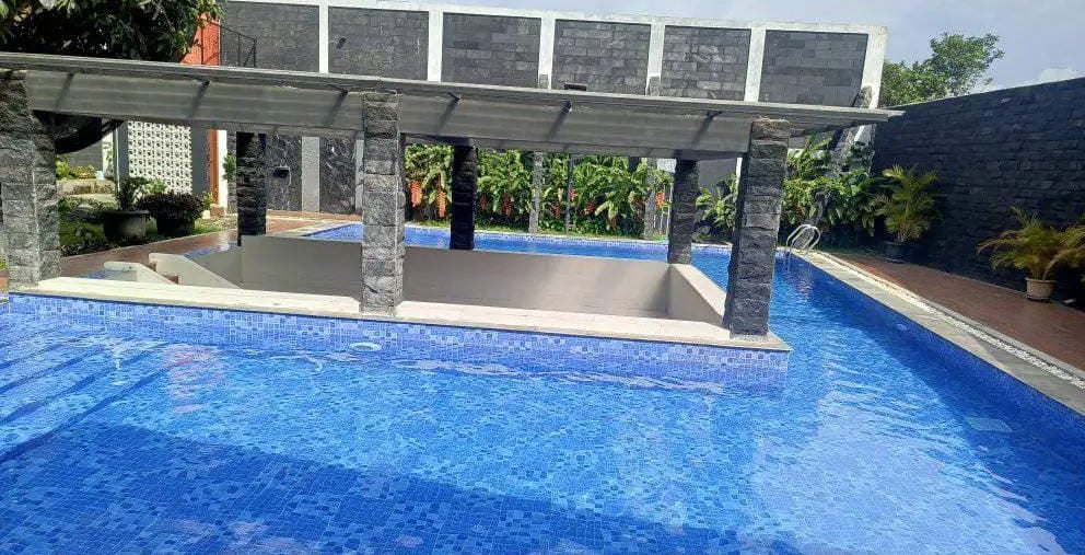 Kolam renang dengan desain minimalis dan fungsuonal di Cimahi buatan dayanapool