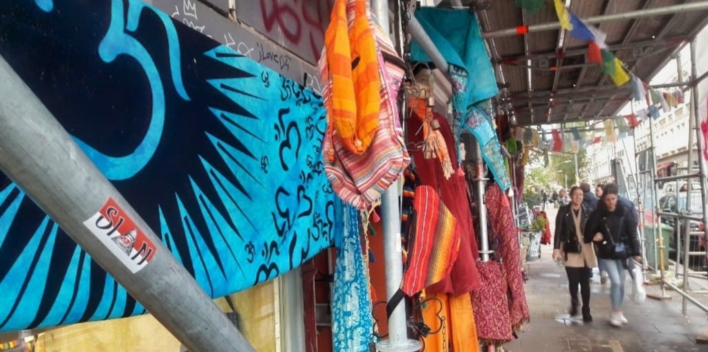 Karoviertel Hamburg street scene shops and alternative culture / Karoviertel Hamburg mit Shops und alternativer Kultur