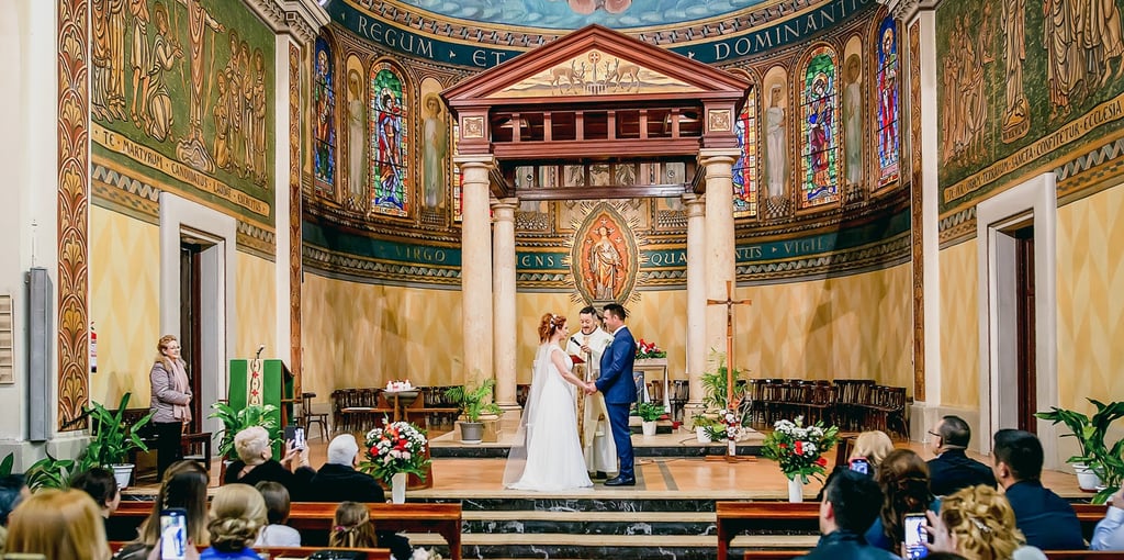 Boda religiosa en Barcelona, fotografía de ceremonia solemne por Ángel Fábregas.