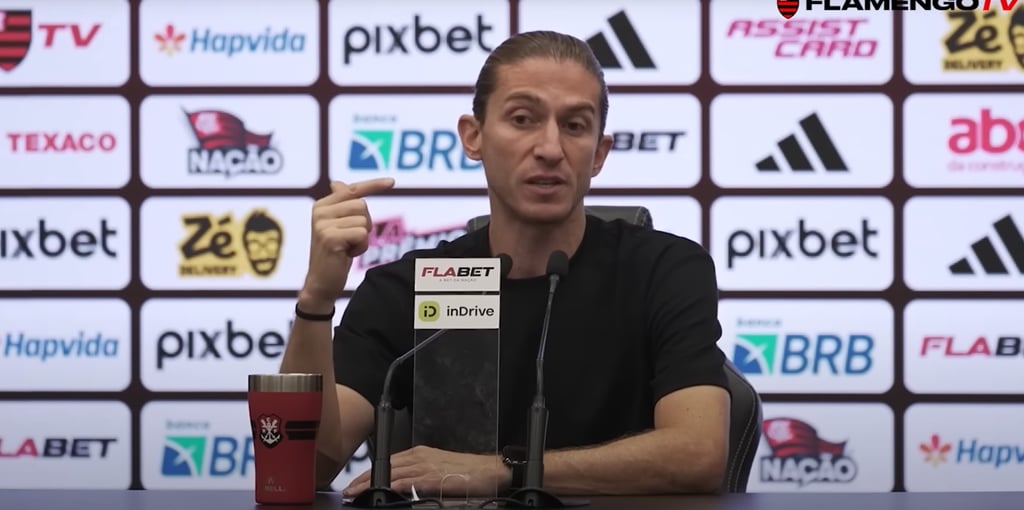 Filipe Luís em coletiva após eliminação para o Atlético MG