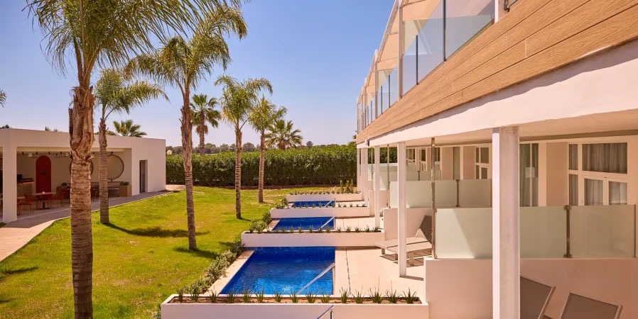Palm Trees and Private Swimming Pools at Zafiro Alzinar Mar