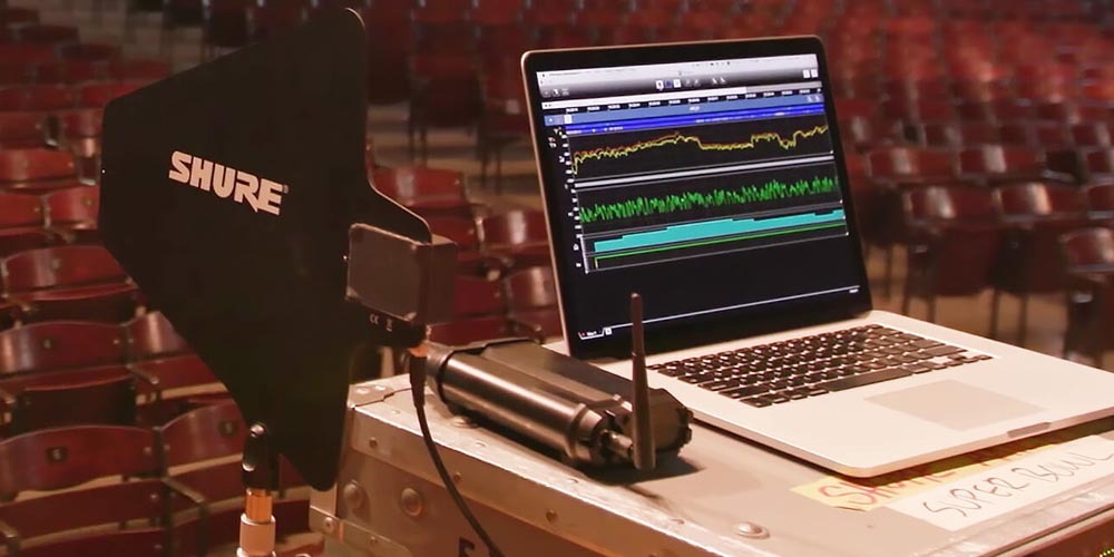 a laptop computer monitor and a laptop computer monitor