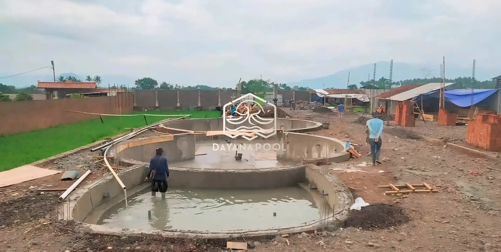 Pembuatan Kolam Renang oleh tim dayanapool