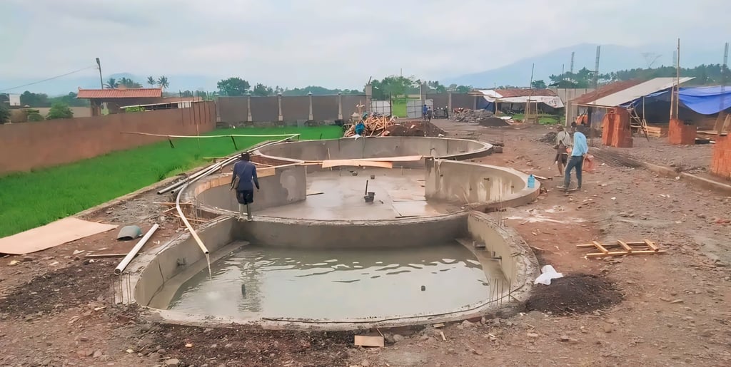 Proses Pembuatan kolam renang di Surakarta oleh layanan profesional Dayanapool