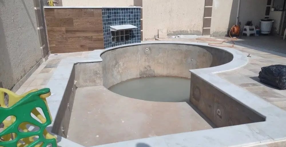 Proses Pembuatan kolam renang di Kuningan oleh layanan profesional Dayanapool