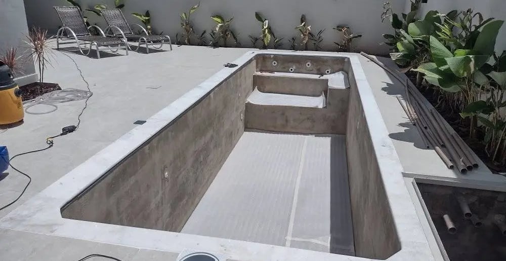 Proses Pembuatan kolam renang di Karawang oleh layanan profesional Dayanapool