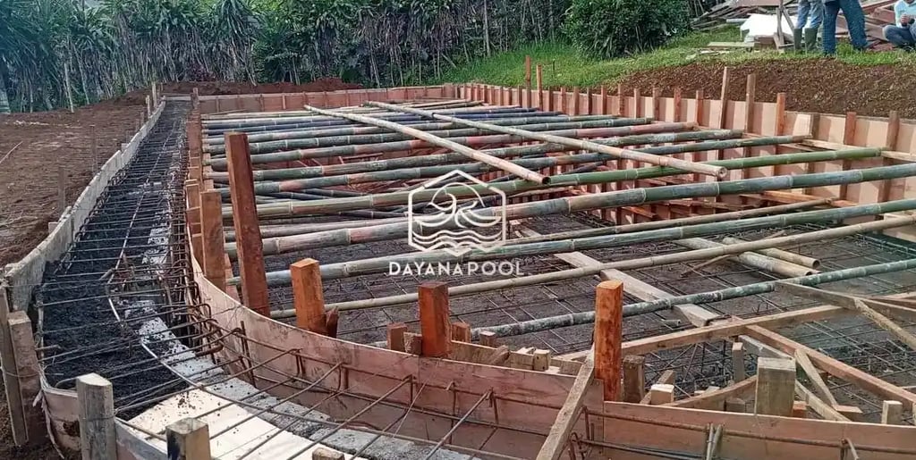 Pembuatan Kolam Renang oleh tim dayanapool