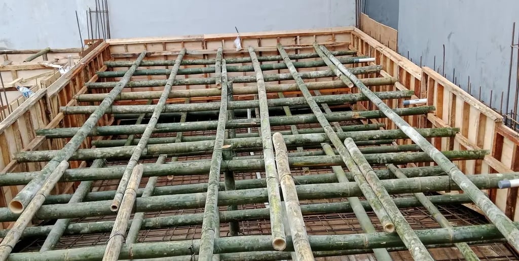 Proses konstruksi kolam renang berkualitas tinggi oleh tim DayanaPool Bandung.