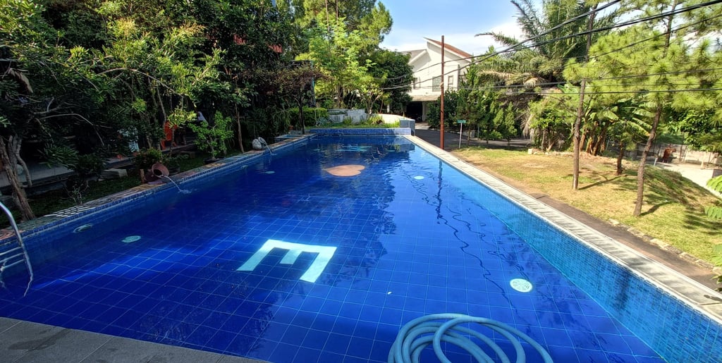 Kolam Renang di villa buatan dayanapool