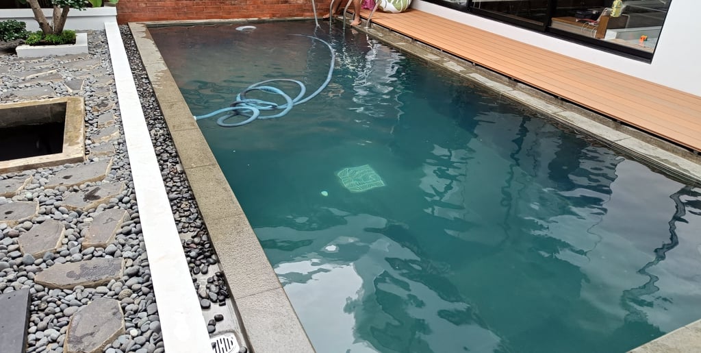 Kolam Renang di villa buatan dayanapool