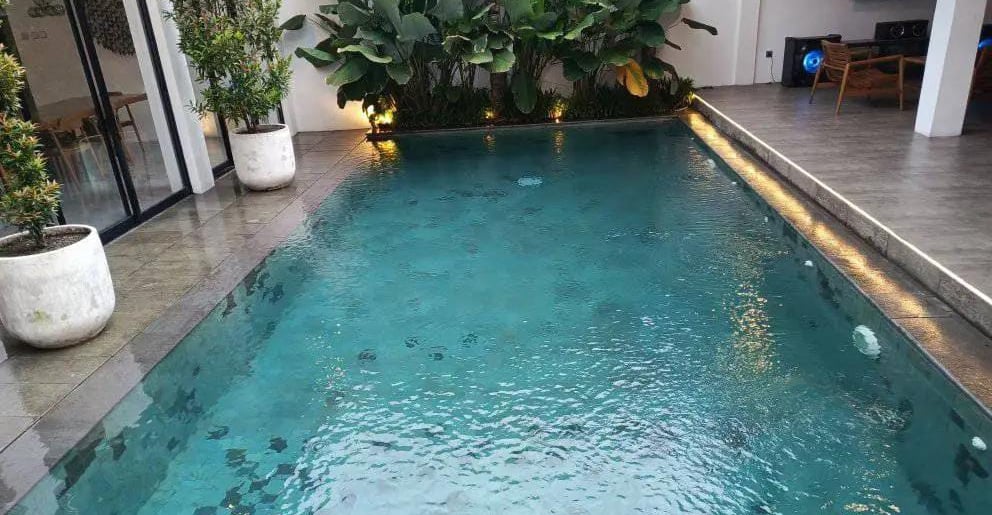 Kolam Renang di villa buatan dayanapool