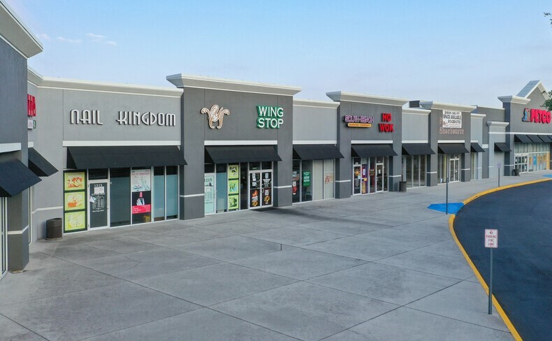 SHOPPING PLAZA PRESSURE WASHING SERVICES