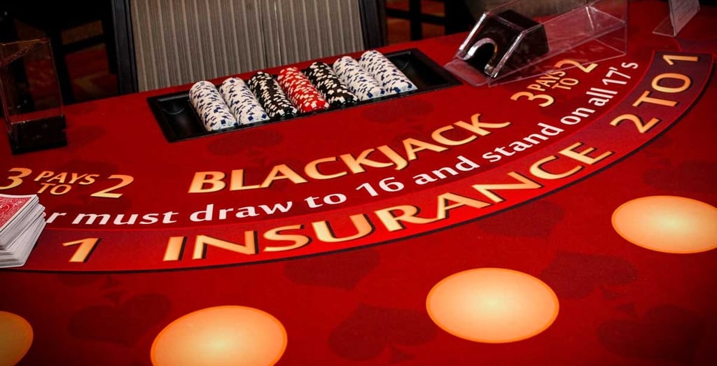 Người chơi blackjack tập trung trong sòng bài RR88