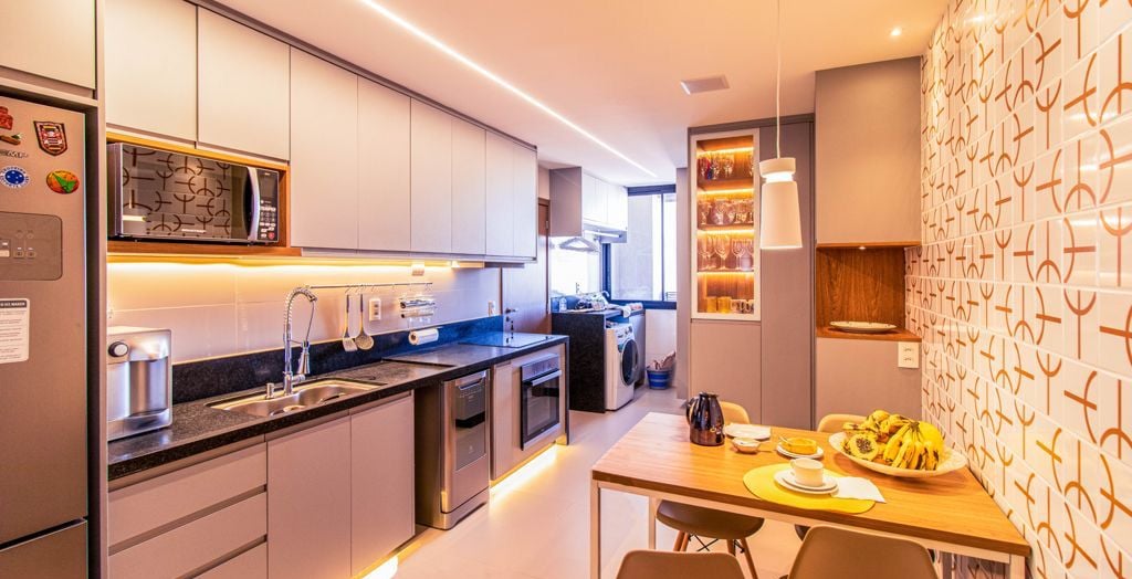 Cozinha planejada de apartamento no Sudoeste em Brasília, cozinha sob medida