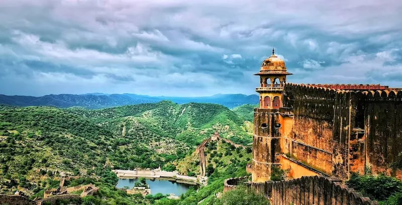 See the grand fortified walls of Jaigarh Fort in Jaipur, a historic Rajput military fort overlooking Amber Fort.