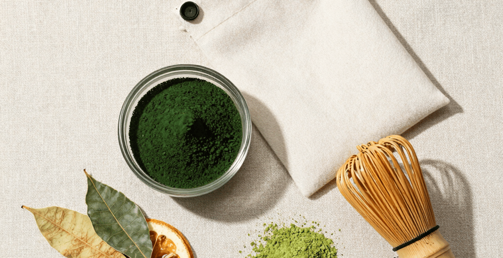 Organic green tea fat burner powder with spirulina and citric acid extracts