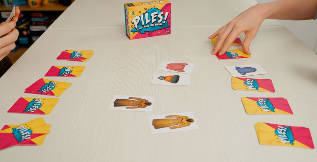 Ant stalo sudėtos Piles žaidimo kortos