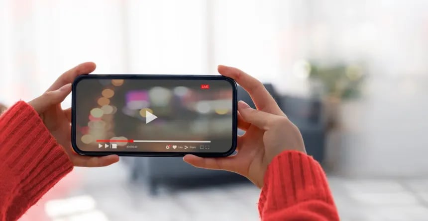 Testei ganhar dinheiro assistindo videos na internet