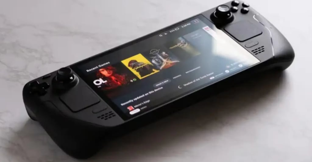 Steam Deck 2 apollado en una pasa de marmol