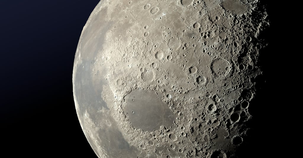 ayın kreterli yüzü