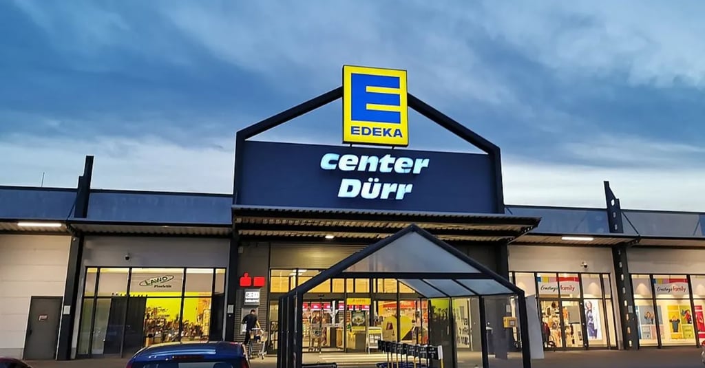 EDEKA Heart of St. Pauli partnership extended for youth development (Image: Triplec85, EDEKA E-Cente