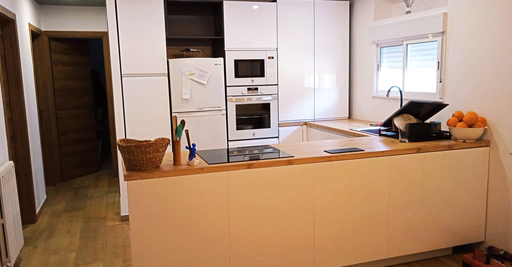 cocina americana amueblada en casa de Sabadell