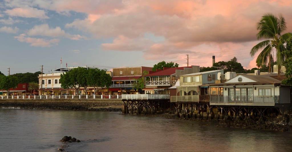 foto da vista do centro old town em lahaina hawaii