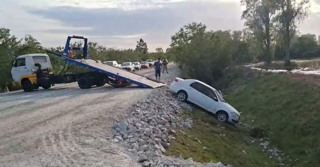 Motorista perde controle e sai da pista na ERS-350 entre Camaquã e Arambaré