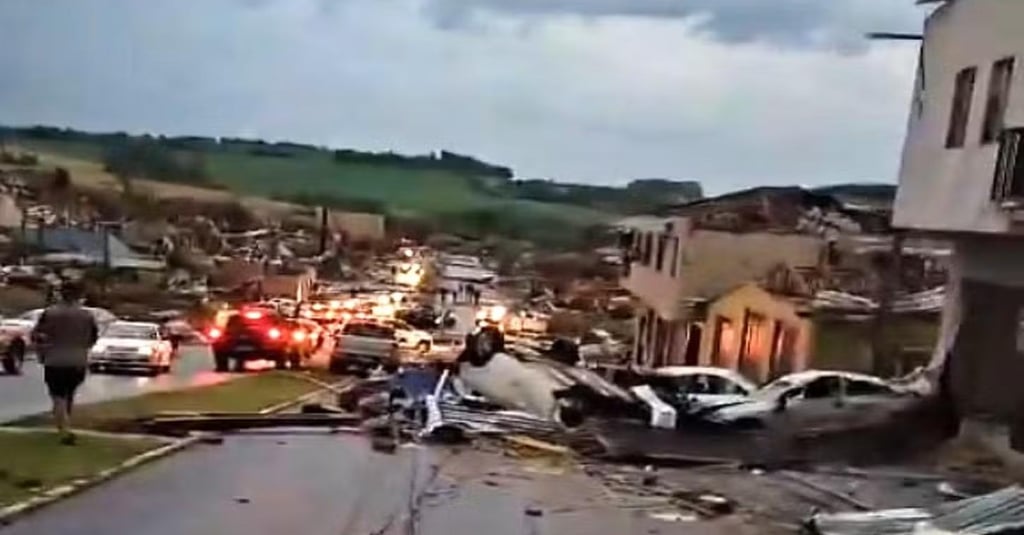 Tornado de categoria EF3 devasta Rio Bonito do Iguaçu e deixa seis mortos no Paraná