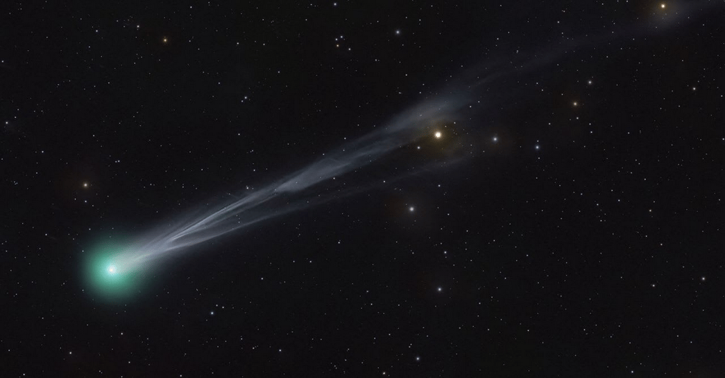 Cometa Lemmon passa pela constelação de Serpens Caput em evento raro visível no Hemisfério Norte
