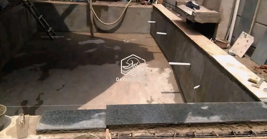 Proses pembutan kolam renang oleh tim dayanapool.