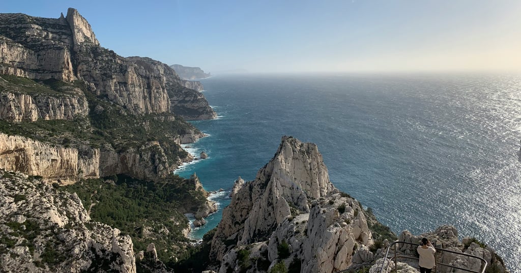 Marseille calanques mer rochers ciel bleu